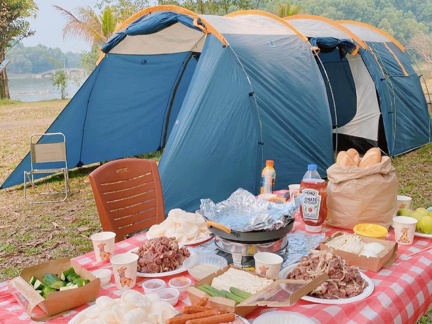 Mang đồ ăn đi hay "order" ở khu cắm trại Camping Sport - Đồng Mô