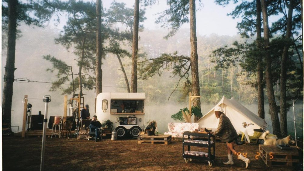 Đến Đà Lạt tuyệt đối đừng bỏ qua trải nghiệm cắm trại trong rừng
