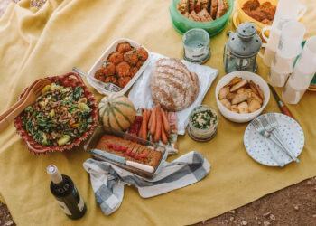 Đi cắm trại lần đầu nên mang những đồ ăn gì?