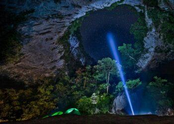 Thử sức tour chinh phục và cắm trại tại hố sụt quái vật Kong Collapse (Quảng Bình)