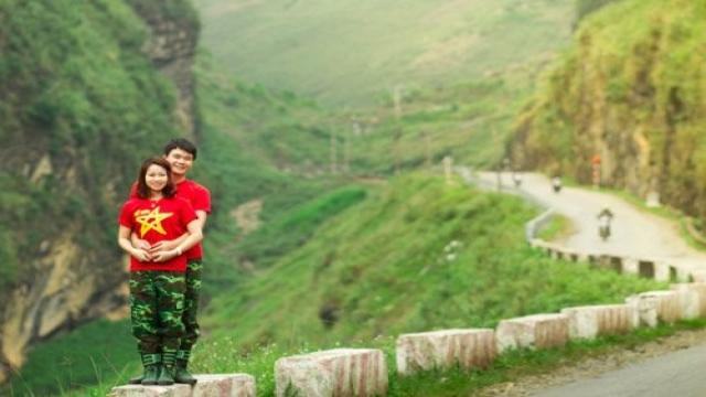 “Chúng mình đều có chung sở thích đi phượt, khám phá những vùng đất mới. Vì vậy, niềm vui và hạnh phúc của chúng mình là được ghi lại những cảm xúc, kỉ niệm trên những cung đường phượt trong bộ ảnh cưới”, cô dâu Ngọc Châm chia sẻ.