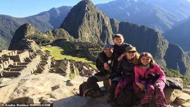 Gia đình trong chuyến đi tới thánh địa Machu Picchu