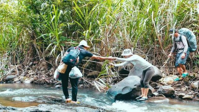 Hoạt động cắm trại khi tham gia trekking