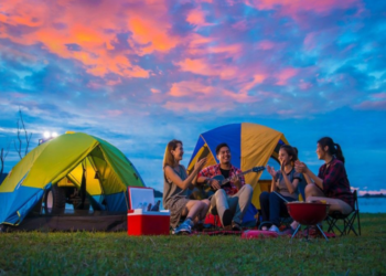 Cắm Trại trong tiếng anh là gì: Định nghĩa, ví dụ.