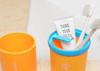 Hộp đựng bàn chải đánh răng kèm cốc NatureHike NH17X020-B