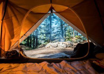 Kinh nghiệm camping mùa đông: Top 6 vật dụng giữ ấm không thể thiếu