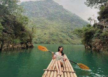 Camping trên bờ sông Nho Quế