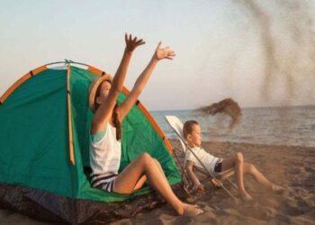 NHỮNG THỨ CẦN THIẾT KHI CẮM TRẠI TRÊN BÃI BIỂN