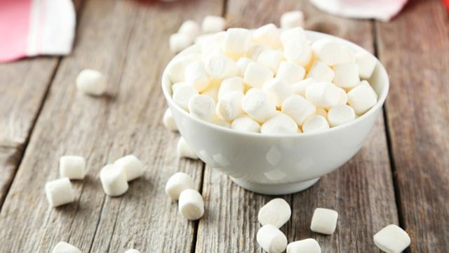 Marshmallow loại kẹo dẻo mềm như bông gòn