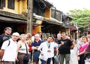 Sinh viên làm thêm hướng dẫn viên du lịch cần có kỹ năng gì?