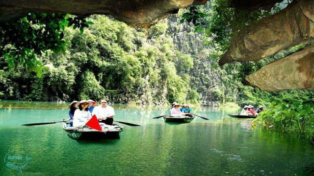 Cách di chuyển đến hang Tiên Bắc Hà bằng thuyền