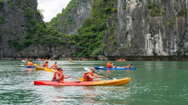 Trò chơi cắm trại chèo thuyền Kayak